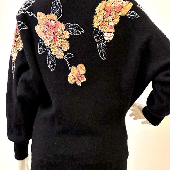 Vintage Sequin Flower Detail Sweater Size M-L - Picture 2 of 2